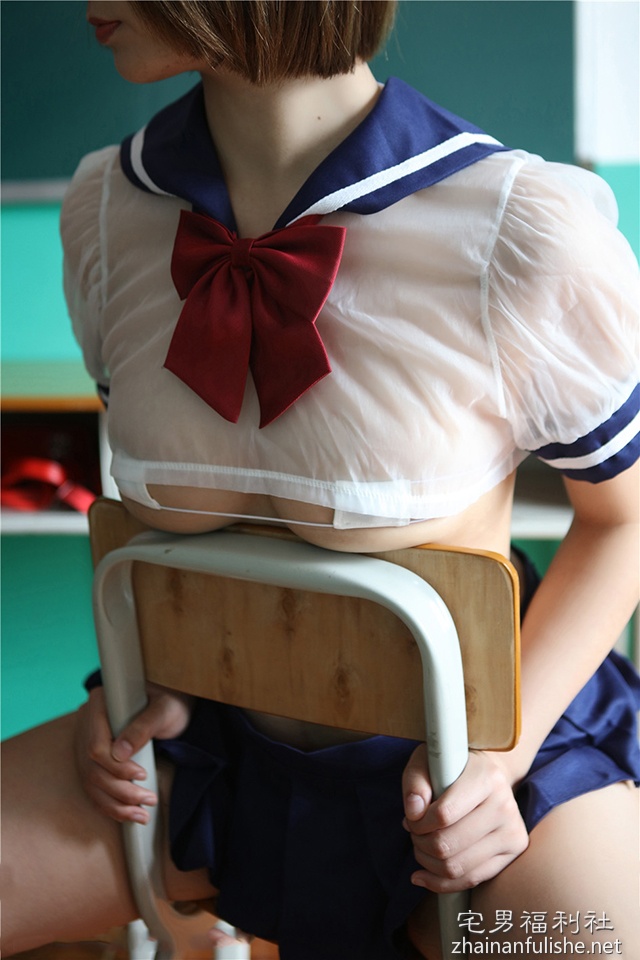 图片[4]-国产模特【ROSI】大胆学生制服写真  落隐落现的美好让人想入非非-知乐社